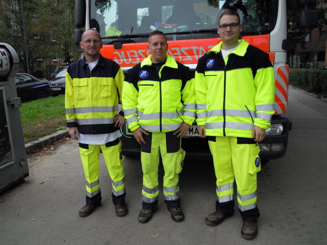 die freundlichen Wien Leuchtet Mitarbeiter Alexander Virag, Alexander Reiter und Martin Barkoczi (v.l.)