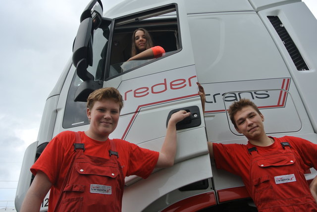 Bernhard Hofmann, Bianca Andres und Mikhail Kushev – sie werden aktuell bei Reder in zwei lehrberufen ausgebildet. | Foto: Reder