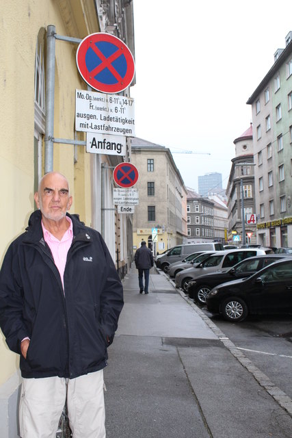 Grätzl-Anrainer Egon Urban machte die bz-Wiener Bezirkszeitung auf das unnötige Halteverbot aufmerksam.