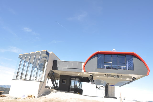 Bergastation der neuen Sesselbahn.