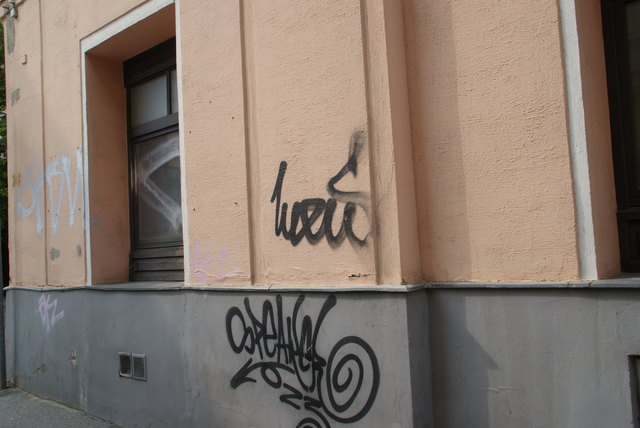 Krütznergasse: Diese Mauer wurde für zweifelhafte Kunst missbraucht. | Foto: Nikolic