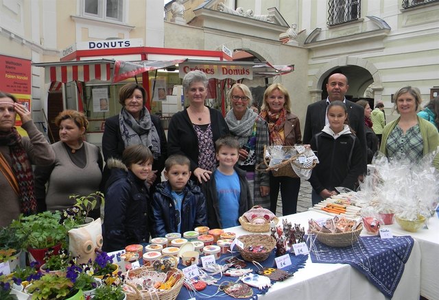 Gemeinsam für den guten Zweck: 1270 Euro brachte das interkulturelle Charity-Straßenfest für Kinder aus armutsgefährdeten Kremser Familien | Foto: Foto: Stadt Krems