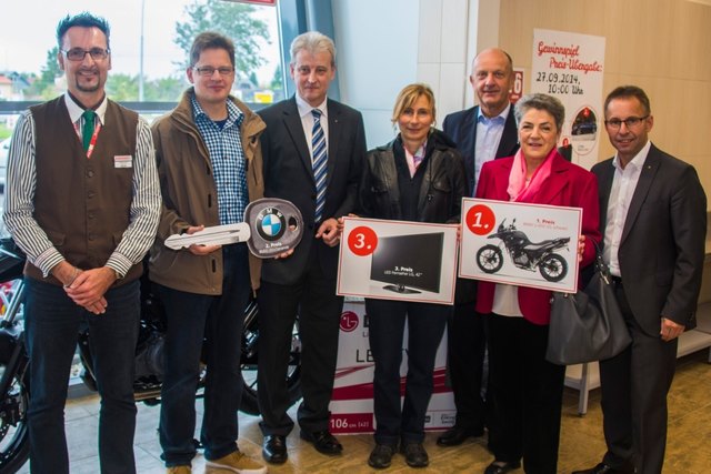 v.l.: Marktleiter Werner Kargl, Markus Lenger, Gebietsleiter Rudolf Bolena, Elisabeth Fitzinger, Dr. Rudolf Weinmann, Elisabeth Cavanaugh und SPAR-Verkaufsleiter Josef Schroll. | Foto: SPAR
