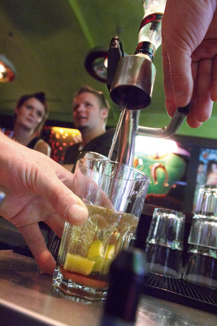 Schärdings Nachtleben hat auch in der kalten Jahrszeit viel zu bieten – von Konzerten bis hin zur Weinverkostung. | Foto: Tourismusverband Schärding