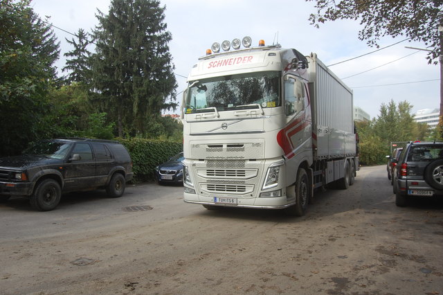 Platz genug für Lkw, auch wenn auf beiden Seiten der Furchröhrenstraße geparkt wird.