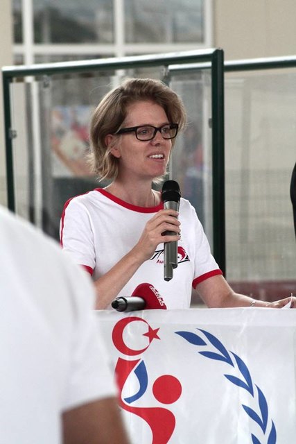 Julia Krauth (WT, Wien) /  österr. Damen Nationalmannschaft / spricht den Spielereid bei der Pétanque-Damen Europameisterschaft, Mersin, Türkei