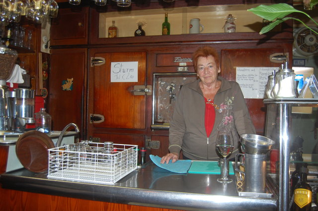 Wirtin Christa Barbanek ist verweifelt und fürchtet, dass Gäste ausbleiben könnten.