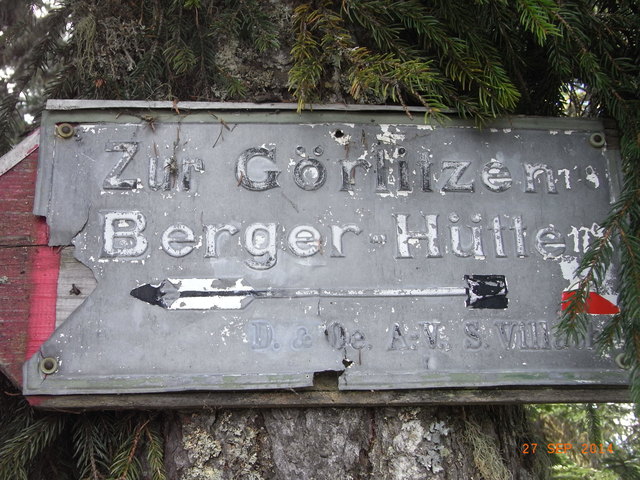 Ist das ein Schreibfehler, oder schrieb man einmal Gerlitzen mit "ö", wer kann hier weiterhelfen? Diese Tafel gibt es auf dem Wanderweg von der "Steinwender Hütte" zum Gipfel.