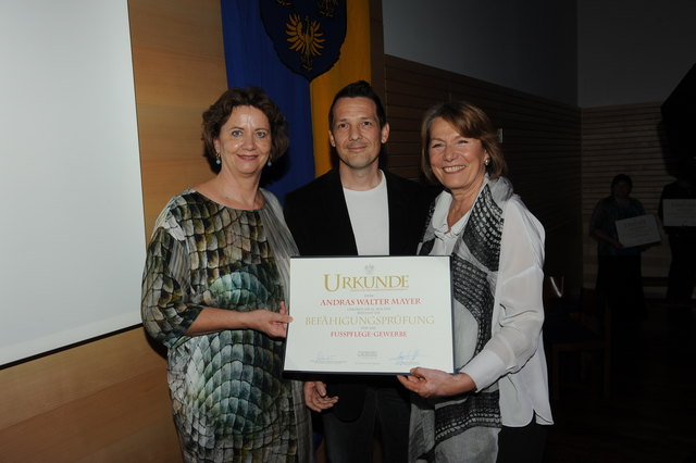 Spartenobfrau Gewerbe und Handwerk NÖ KommR Ing. Renate Scheichelbauer-Schuster, Andreas Mayer, Präsidentin der WK NÖ KommR Sonja Zwazl | Foto: Christian Schörg
