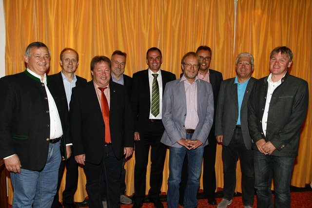 V.l.: Projektleiter Hans Bayer, Gerhard Langer (Infra), BM Thomas Lutz (Grins), Helmut Mainusch (Energie West), Michael Hold (EWR), BM Alois Miemelauer (Stanz), Wolfgang Gschwentner (Energie West), BM Siegmund Geiger (Zams) und BM Peter Rauchegger (Pians) | Foto: Wasserkraft Sanna / Zangerl