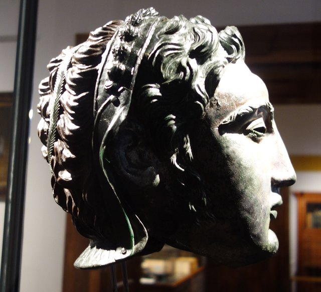 Römischer Gesichtshelm