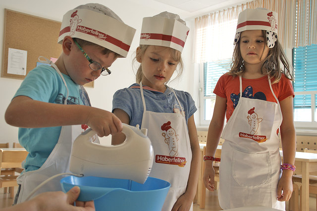 Julian, Marie und Sophie sind begeisterte Bäcker.