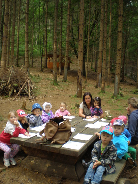 Pause muss sein: Die Burgspatzen bei ihren Ausflügen in den Wald | Foto: KK