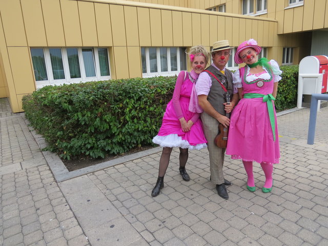 Die Clowns Kamilla, Dr. Rudi Rucola und Rosa feiern den 20. Geburtstag der Roten Nasen Clinicdoctors mit einer Jubiläumsvisite im Donauspital.