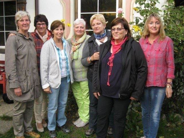 Kfb-Power-Frauen aus Erl (Waltraud Haselsberger), Rattenberg (Elisabeth Thurner), Wildschönau (Marlies Schellhorn), Kufstein (Marlene Jochum), Kirchbichl (Brigitte Rainer), Ebbs (Anna Anker), Schwoich (Tania Zawadil). Regional- und Ortsleiterinnen der Katholischen Frauenbewegung aus dem Tiroler Teil der Erzdiözese Salzburg bei ihrem Herbst-Impulstreffen, der 3. Wallfahrt auf den Thierberg unter dem Jahres-Motto: "Aufbrechen zu einem neuen Wir". | Foto: Kfb Kufstein