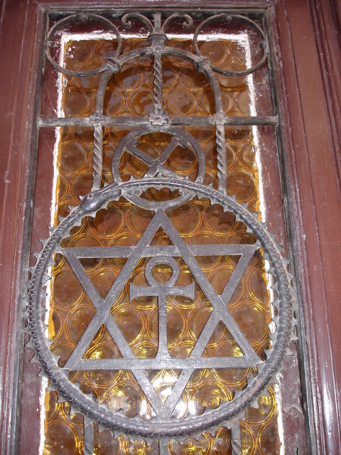 Glaube oder Magie? Davidstern und Ankh-Zeichen...