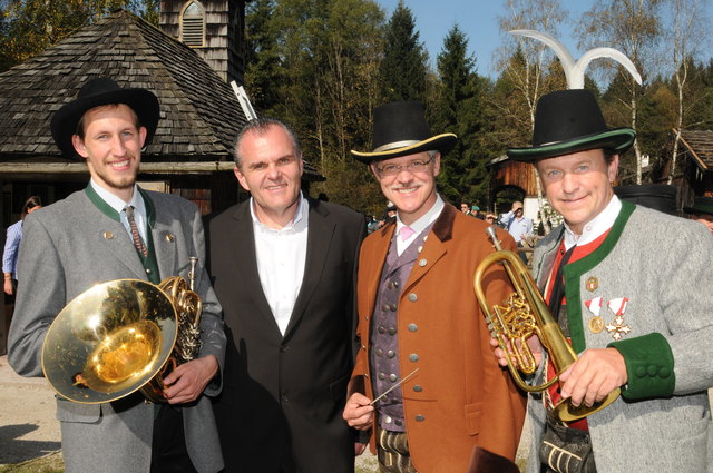 Komponist Jakob Gruchmann, ORF-Landesdirektor Roland Brunhofer, Kapellmeister Christian Hörbiger und Matthäus Rieger, Obmann des Salzburger Blasmusikverbandes.