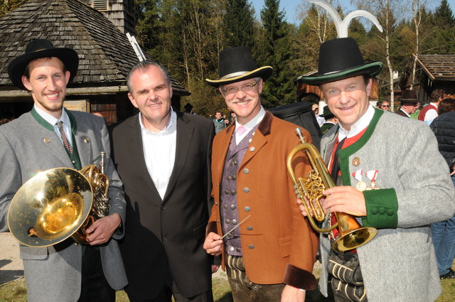Komponist Jakob Gruchmann, ORF-Landesdirektor Roland Brunhofer, Kapellmeister Christian Hörbiger und Matthäus Rieger, Obmann des Salzburger Blasmusikverbandes.