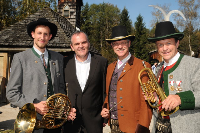 Komponist Jakob Gruchmann, ORF-Landesdirektor Roland Brunhofer, Kapellmeister Christian Hörbiger und Matthäus Rieger, Obmann des Salzburger Blasmusikverbandes.