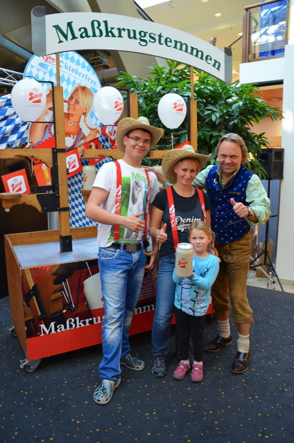 Siegerbild: Kevin Haselwanter, Mady Mair und Gerhard Mimm (CYTA-Geschäftsführung)