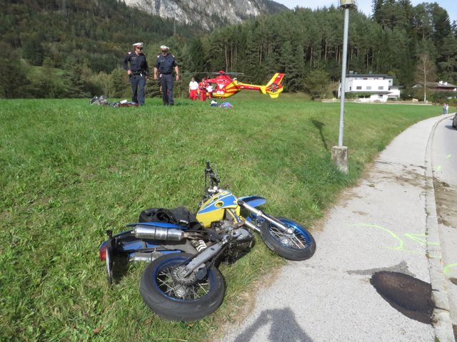 Der Schwerverletzte wurde vom "Heli 3" ins BKH Kufstein geflogen. | Foto: ZOOM Tirol