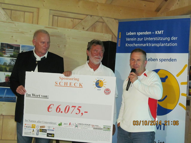 Otto Fröhlich (Mitte) nahm die Spende von 6.075 Euro entgegen. Diese fließt in den Verein "Leben spenden". | Foto: KK