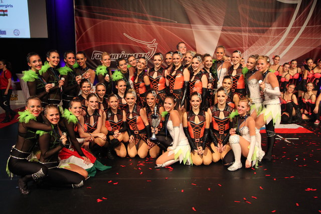 Hip Rock Girls mit den Welmeistern Invictus aus Ungarn