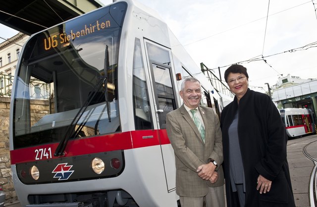 Öffi-Stadträtin Renate Brauner und Wiener-Linien-Chef Günter Steinbauer nahmen die U6-Waggons in Empfang. | Foto: Foto: Wiener Linien/Thomas Jantzen