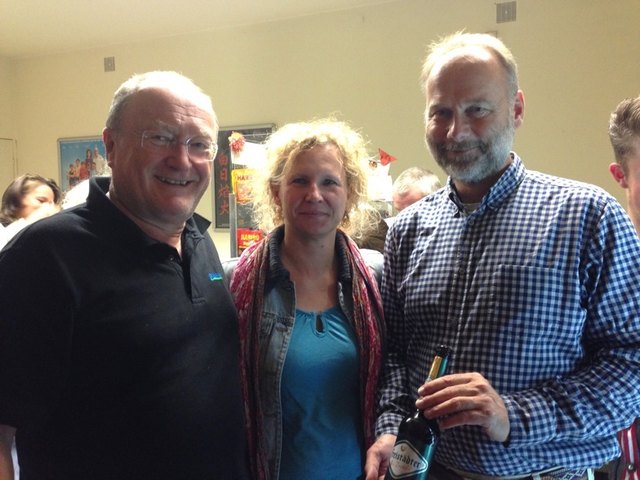 Am Foto: Franz Baumann (Grüne Wirtschaft), Martina Eigner (Sprecherin Grüne Bezirk Perg), Walter Haefeker (Präsident des europäischen Berufsimkerverbandes) | Foto: Privat