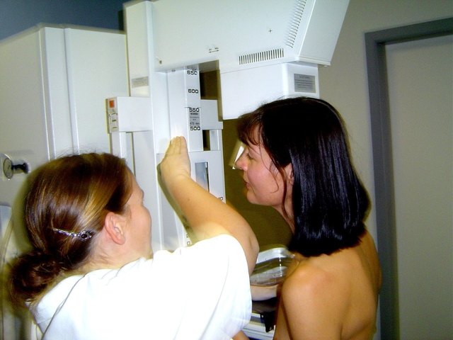 Brustkrebsvorsorge: Wann übernimmt die Krankenkasse die Mammographie? Antworten darauf gibt's am Mittwoch, den 29. Oktober 2014, von  9-19 Uhr beim Infotag im Diagnostik-Zentrum in Währing. | Foto: Siemens/DZIW