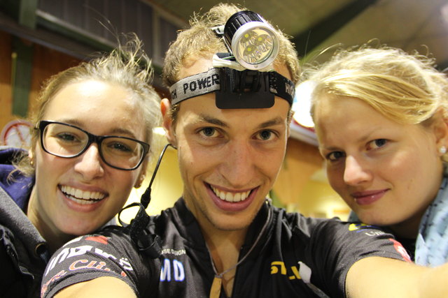 Hannah Hoffmann, Xander Berger und Lisa Pacher vor dem Start zum Nacht - OL.