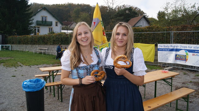 Elena und Astrid knabberten an den Brez´n.
