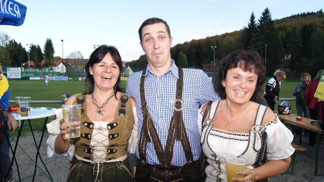 Manuela Bannauer, Patrik Philippeit und Andrea Graf beim Fußballer-Frühschoppen.