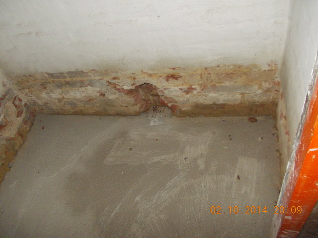 feuchte Mauer nach Kanalsanierung