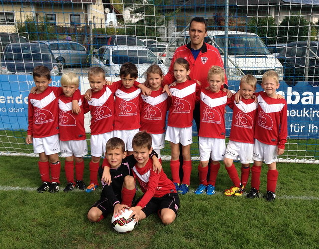 Harald Winkler und seine Burschen und Mädels von der U8 der Sportunion Schweinbach. | Foto: SU Schweinbach