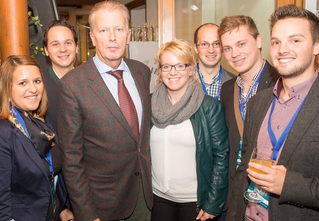 Bezirksobfrau Michaela Prisching, Stadtrat Markus Krempl-Spörk, Bundesparteiobmann Reinhold Mitterlehner, Landtagsabgeordnete Bettina Rausch, geschäftsführender Gemeinderat Thomas Amon, Stadtobmann Florian Krumböck und JVP-Landesgeschäftsführer Michael Strasser. | Foto: privat