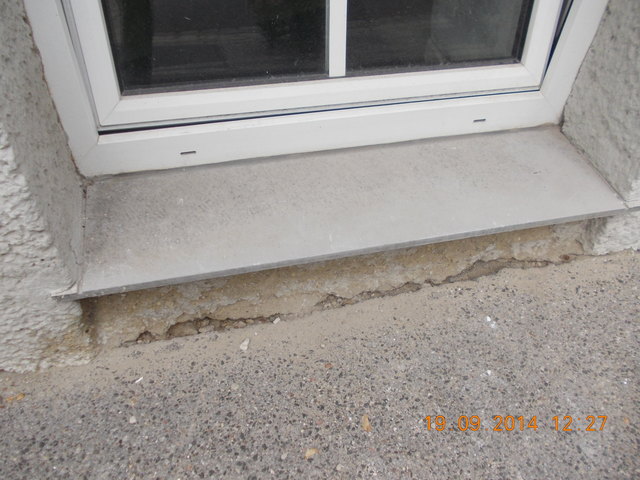 Spalt Aussenfront beim Fenster