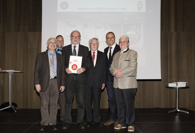 Obmann Franz Moser mit seinem Mitarbeitern Franz Pfeiffer und Erwin Kranzler bei der Verleihung des Österreichischen Museumsgütesiegels in Bregenz