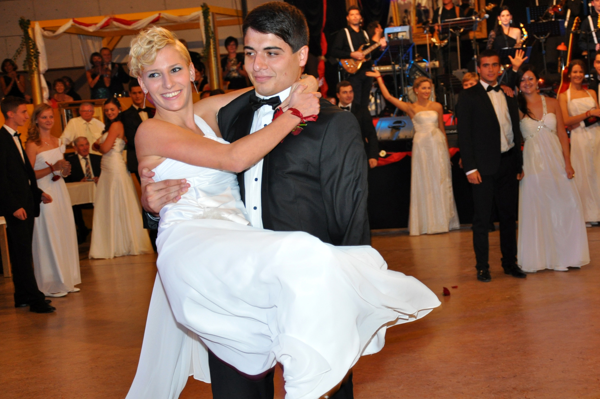 Alles Walzer in grandioser Kulisse Güssing