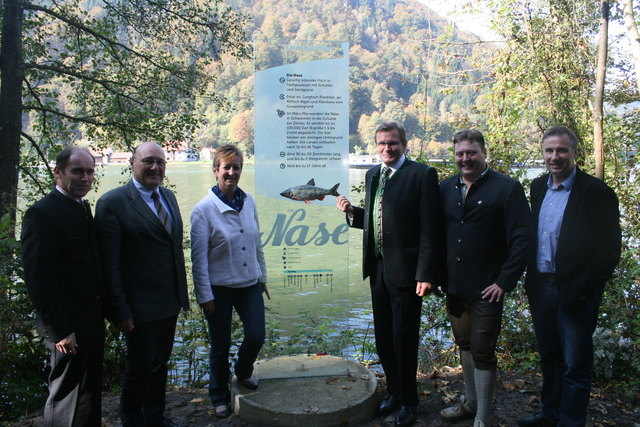 Bgm. Josef Wögerbauer, Niederkappel, Bgm. Franz Hofer, Kirchberg, LAbg. Ulli Schwarz, LAbg. Georg Ecker, Erich AUmüller und Leader-Verantwortliche Klaus Diendorfer bei der Eröffnung