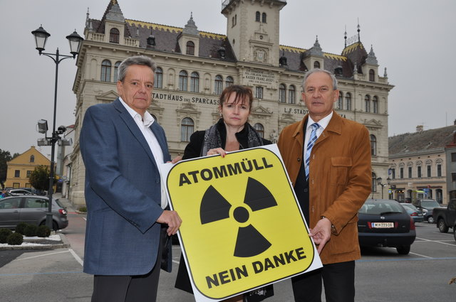 Vize-Bürgermeister Reinhart Neumayer, Bürgermeisterin Brigitte Ribisch und Alt-Bürgermeister Manfred Fass. | Foto: Bunzl