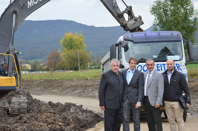 Baurat Haimo Wölfle, Guido Wölfle, Bürgermeister Gerhard Anzengruber und Dominik Rosner. | Foto: Stadtgemeinde Hallein