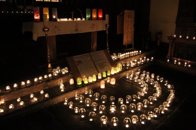 Nacht der tausend Lichter in der Franziskaner Klosterkirche Hall