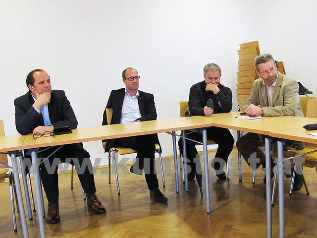 Bürgermeister Christoph Stark: "Kultur braucht es, um einen Standort in der menschlichen Wahrnehmung festzumachen." (Rechts von ihm City-Manager Gerwald Hierzi, Unternehmer Ewald Ulrich und Gemeinderat Karl Bauer.)
