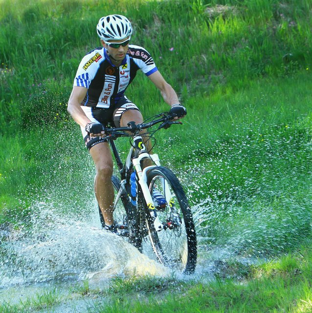 „Wirklich lustig war es für mich als mich  beim Ötztaler einer mit „Klapperl“ und gestrickten Socken überholt hat