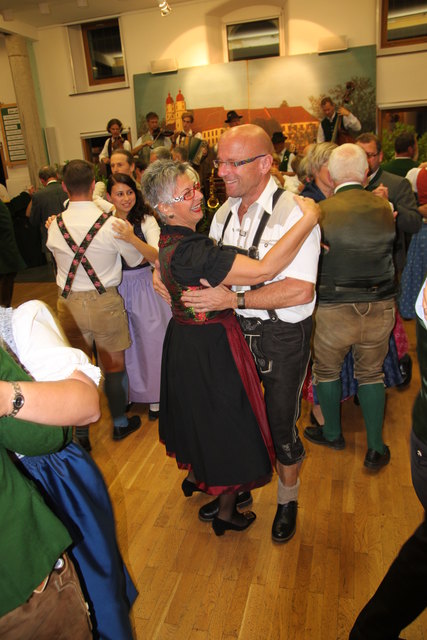 Als Belohnung für die bestandene Prüfung gab es den Trachtenball