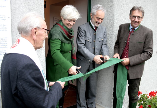 Elfi und Ingo Wundrak eröffnen mit Bgm. Johann Nestler und Monsignore Rupert Rechberger das Museum Ligist.