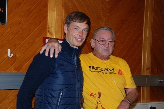 Thomas Sykora (li.) zu Besuch im Rehazentrum Weyer. | Foto: Privat