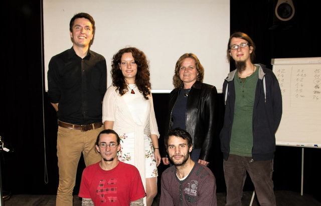 Vortragender Dr. Christian Kozina und GWÖ-Unternehmerin Ulrike Kleindienst mit den
VertreterInnen des Allentsteiger lichtspiel Vereins (aL!VE). Namen: (hinten v.l.n.r.) Christian Kozina, Renate Nigischer, Ulrike Kleindienst und Christian
Pfabigan; (vorne v.l.n.r.) Reinhard Pölzl und David Sporrer. | Foto: aL!VE