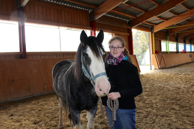 Simone (16) sagt von ihrem Pferd Tamino: "Er ist meine Kraftquelle und Freude."